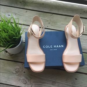 Nude leather sandals